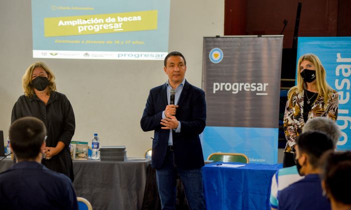 Becas ProgresAR: charla sobre la ampliación de la iniciativa nacional en la Técnica Nº2 de Florencio Varela
